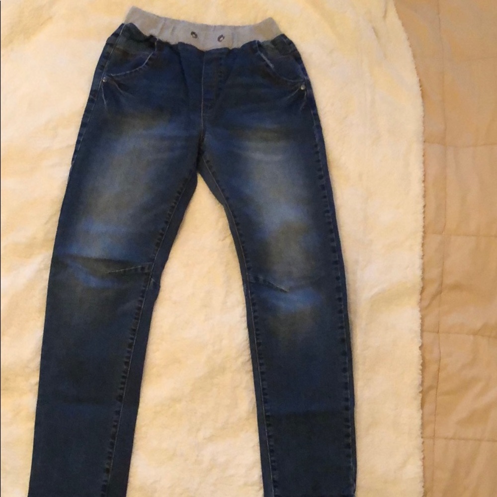 Leo & Lily’s skinny jeans for boys